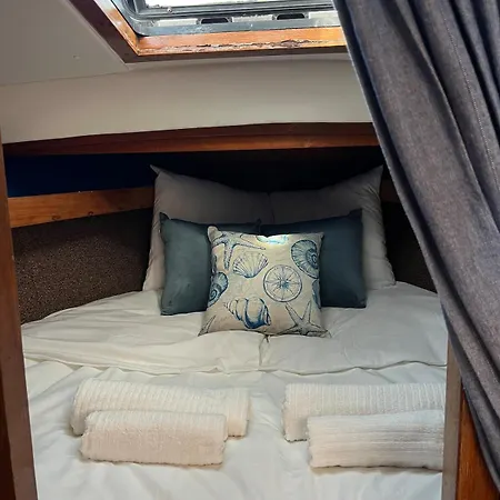 بوتيل Maple'S Boat *