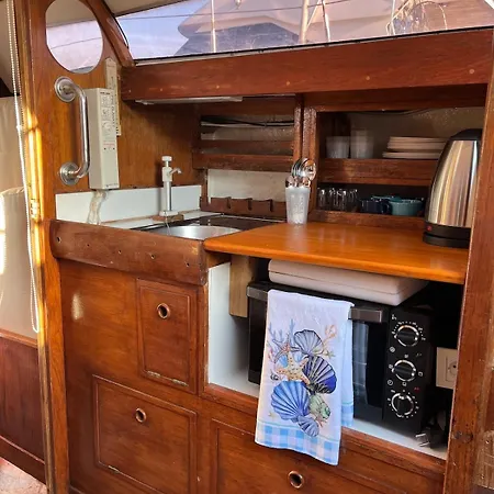 Maple'S Boat بوتيل